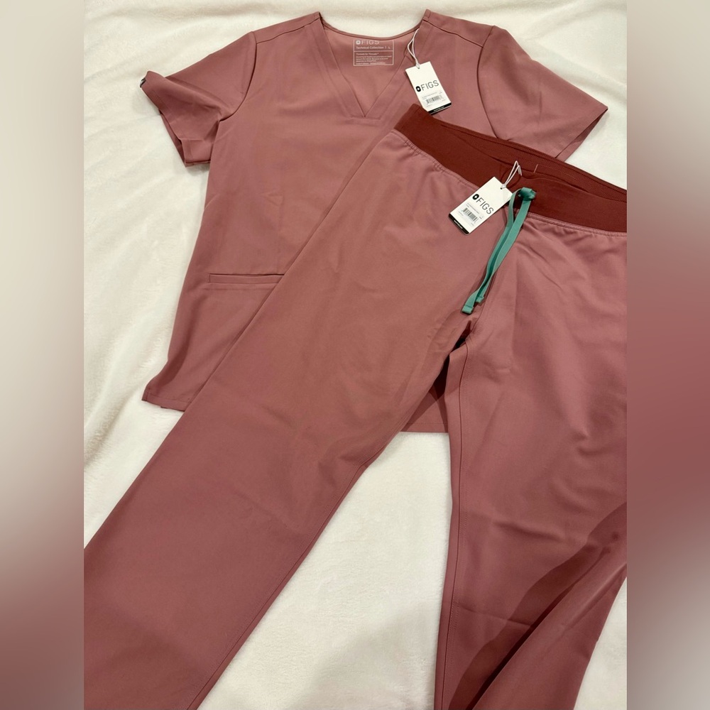 NWT Figs Scrub set size Large